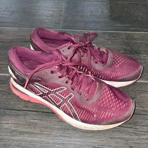 Women’s running shoes